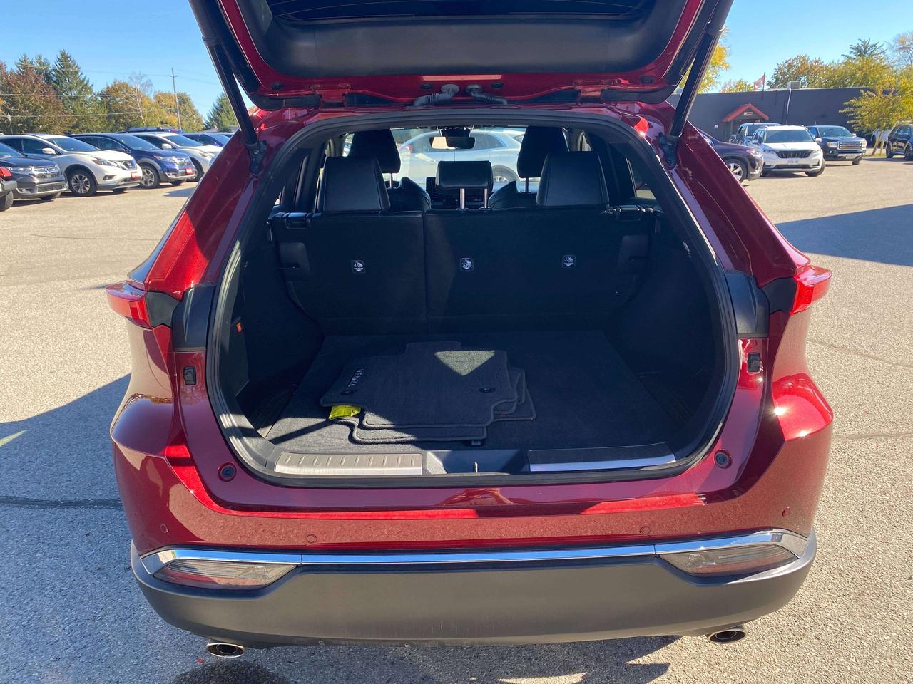 2022 Toyota Venza XLE, HYBRID, BACK UP CAM, HEATED LEATHER! Photo
