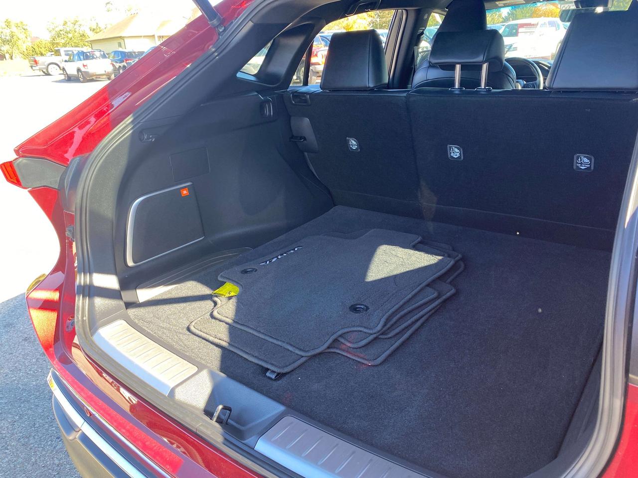 2022 Toyota Venza XLE, HYBRID, BACK UP CAM, HEATED LEATHER! Photo