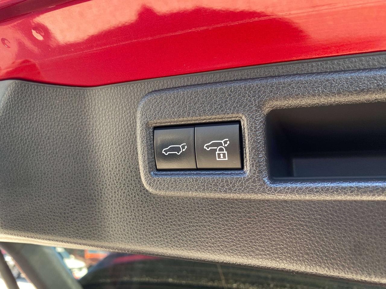 2022 Toyota Venza XLE, HYBRID, BACK UP CAM, HEATED LEATHER! Photo