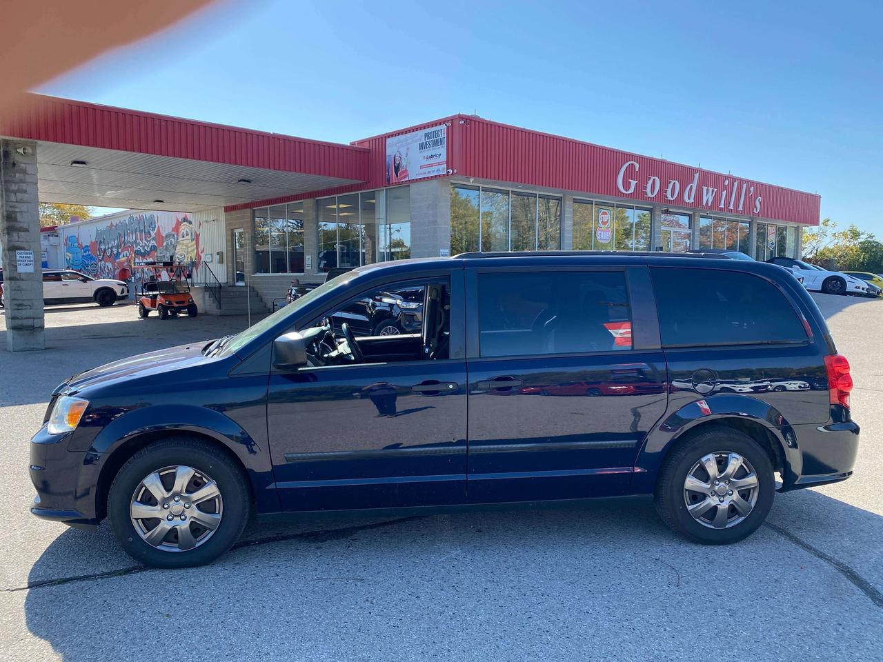 2016 Dodge Grand Caravan CANADIAN VALUE PKG, CLEAN CARFAX, BLUETOOTH! Photo