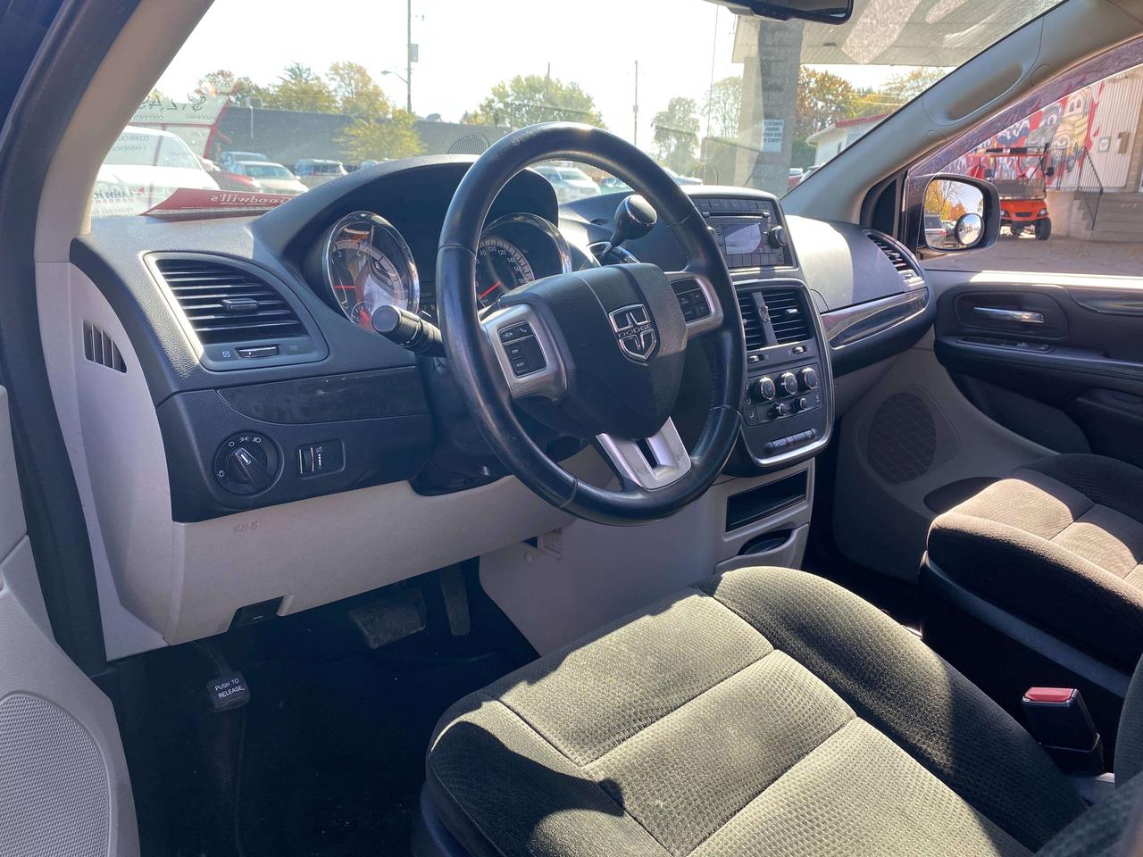 2016 Dodge Grand Caravan CANADIAN VALUE PKG, CLEAN CARFAX, BLUETOOTH! Photo