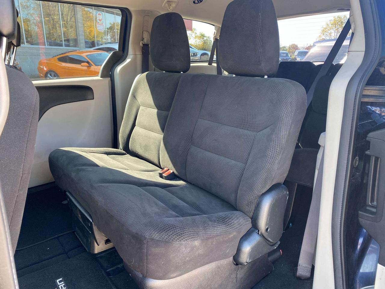 2016 Dodge Grand Caravan CANADIAN VALUE PKG, CLEAN CARFAX, BLUETOOTH! Photo