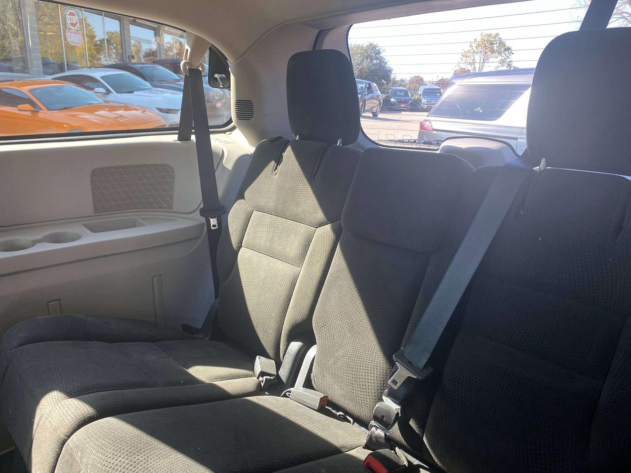 2016 Dodge Grand Caravan CANADIAN VALUE PKG, CLEAN CARFAX, BLUETOOTH! Photo