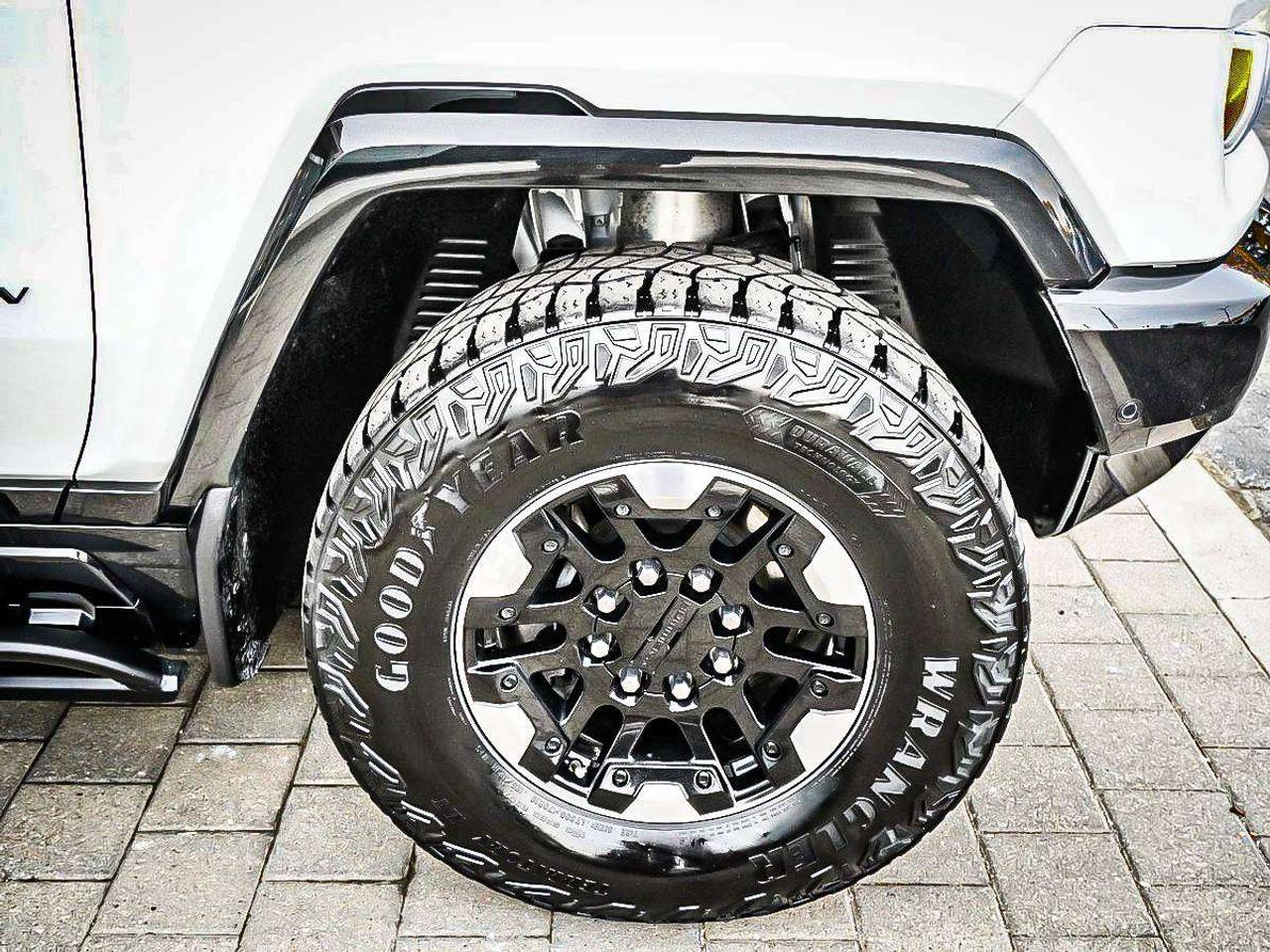 2024 GMC HUMMER EV Pickup  Photo