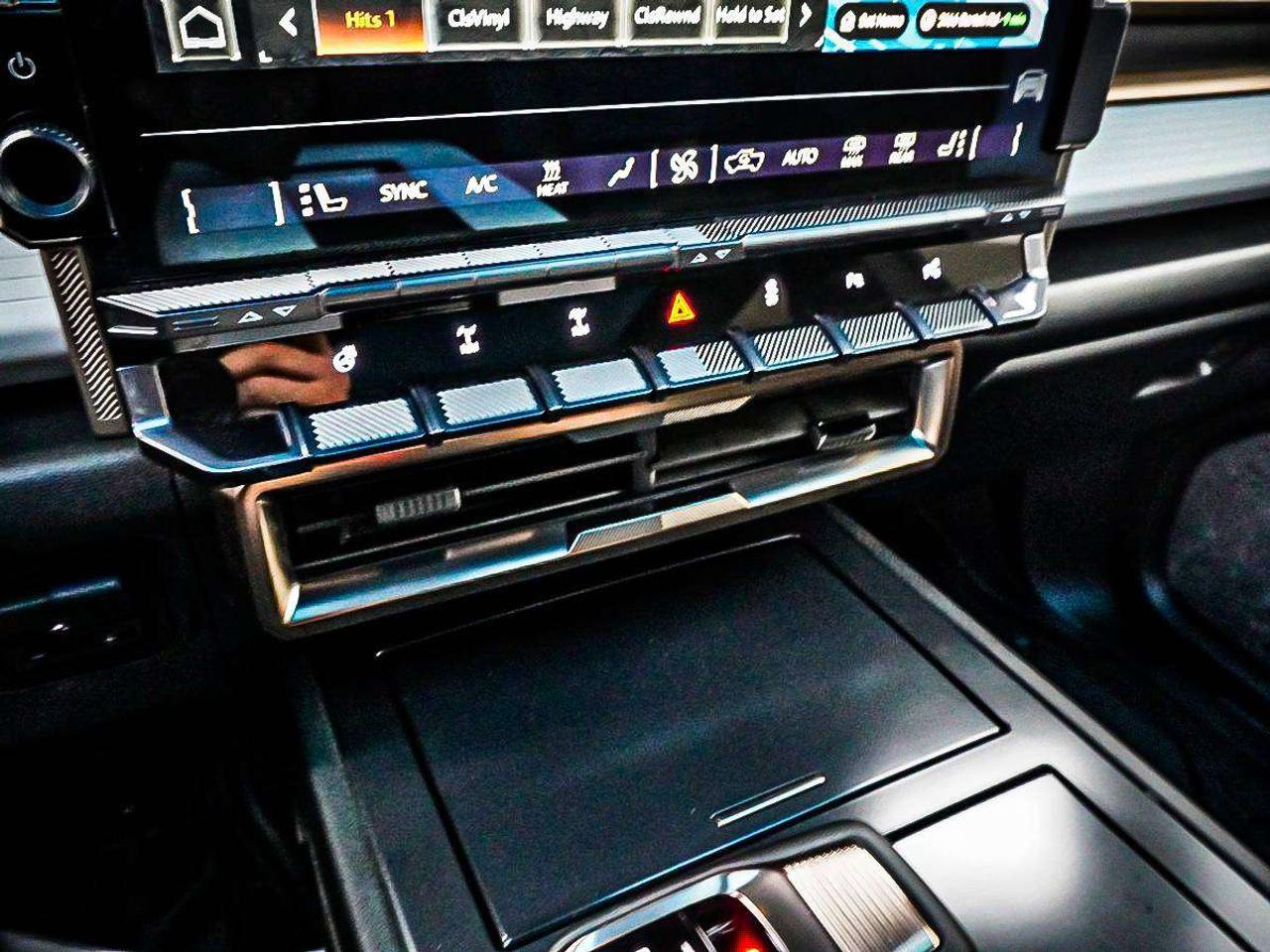 2024 GMC HUMMER EV Pickup  Photo