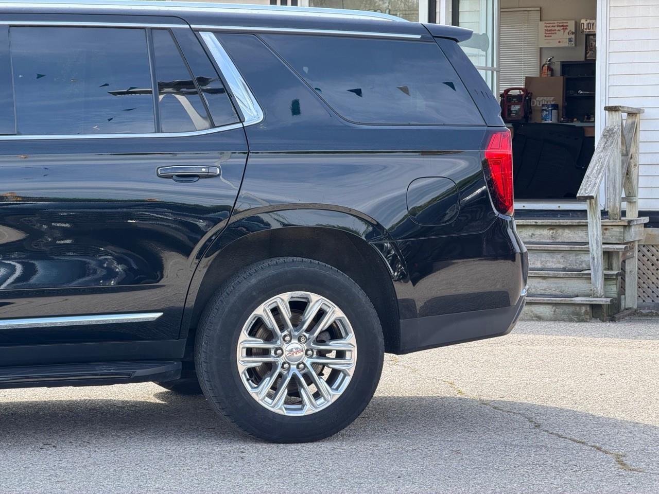 2021 GMC Yukon SLT 4X4 Photo3