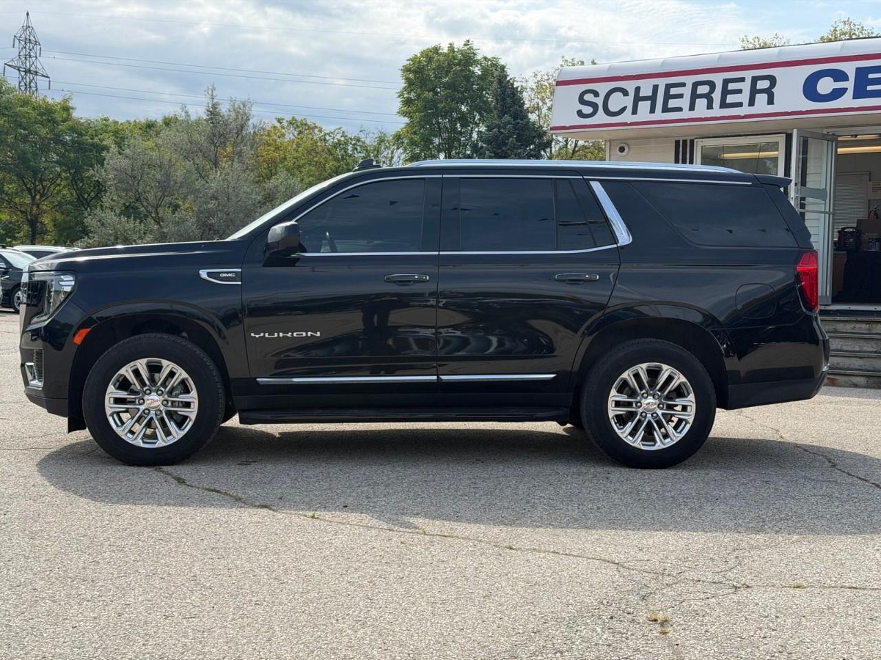 2021 GMC Yukon SLT 4X4 Photo1