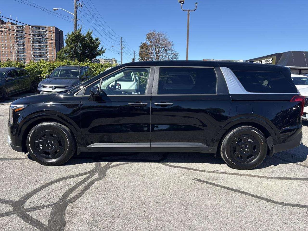 2027 Kia Carnival LX Photo