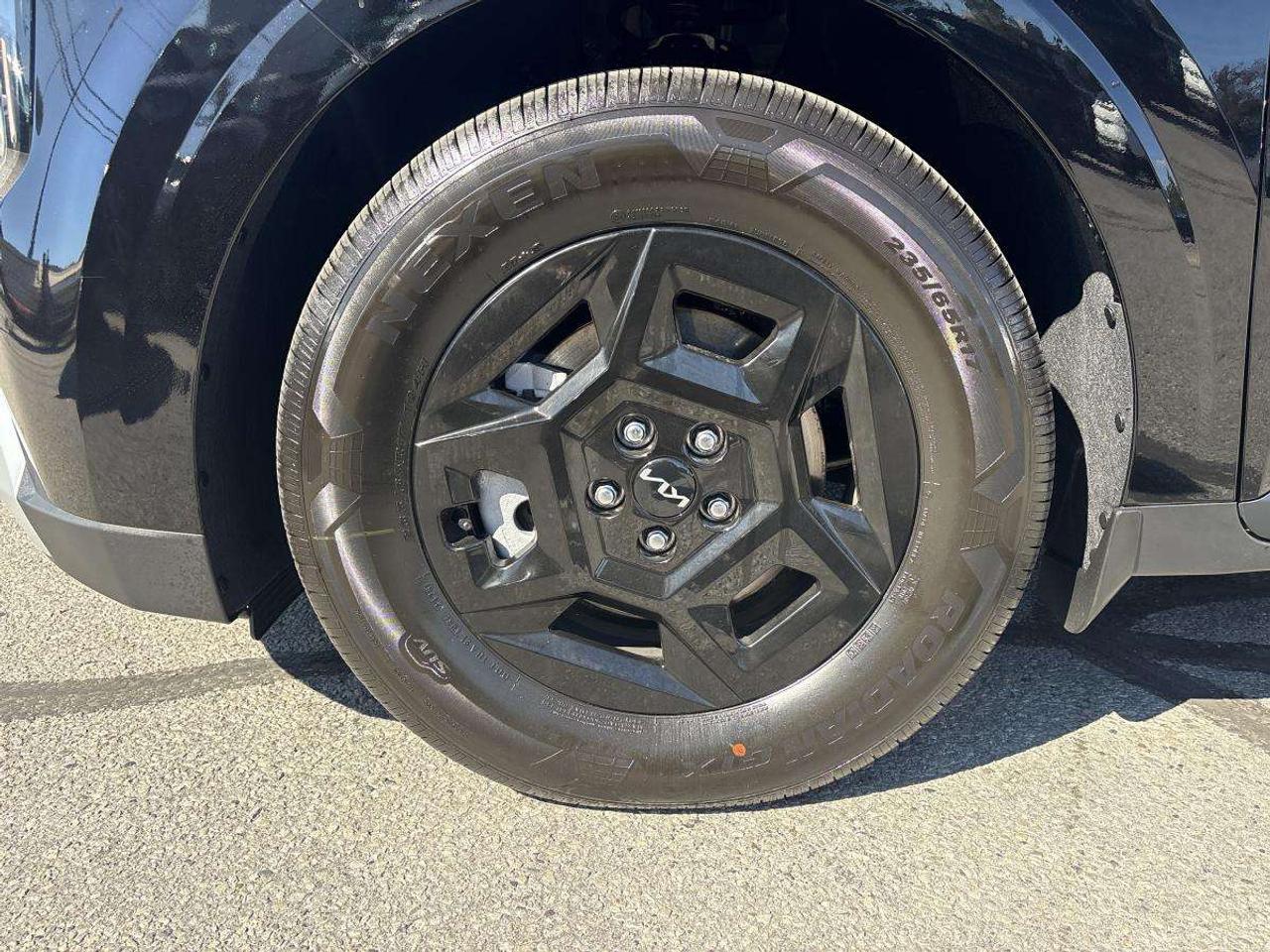 2027 Kia Carnival LX Photo