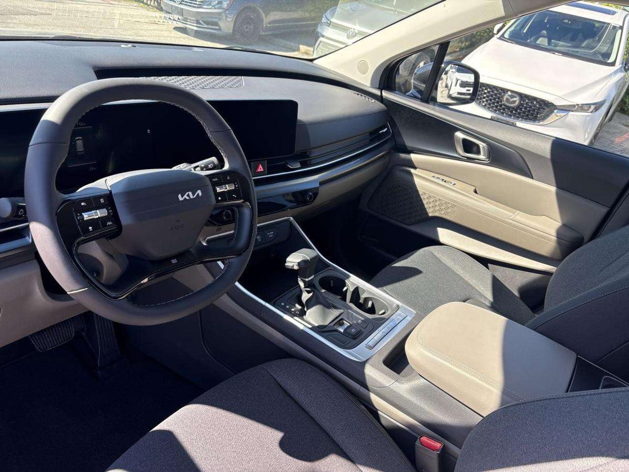 2027 Kia Carnival LX Photo