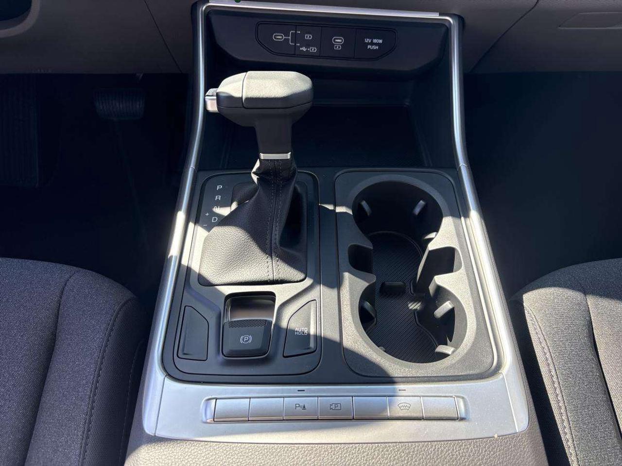 2027 Kia Carnival LX Photo
