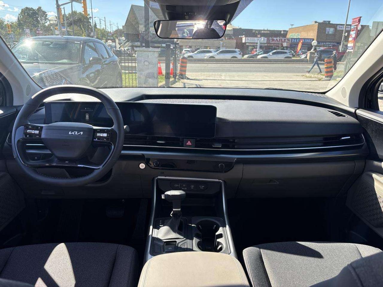 2027 Kia Carnival LX Photo