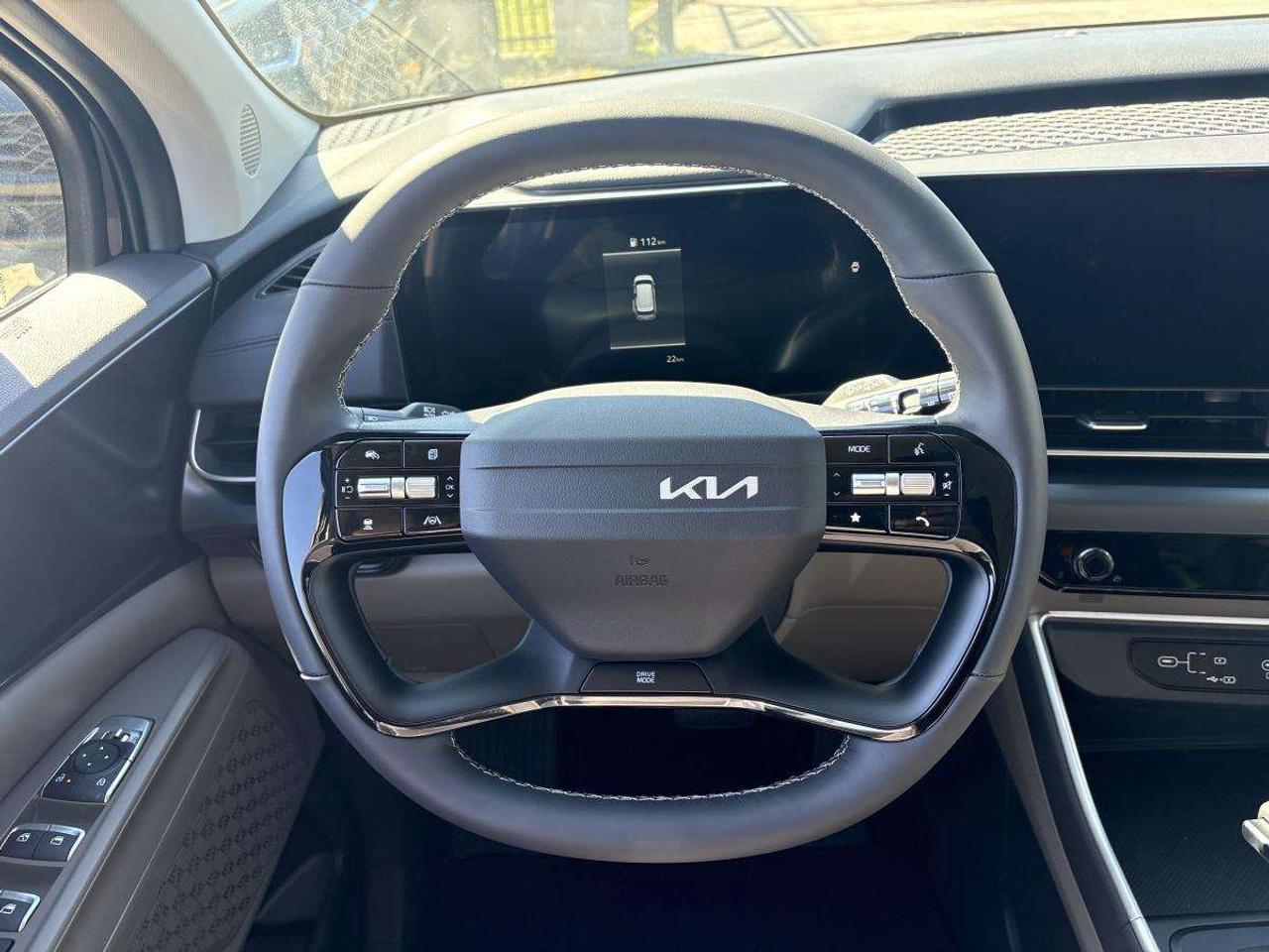 2027 Kia Carnival LX Photo