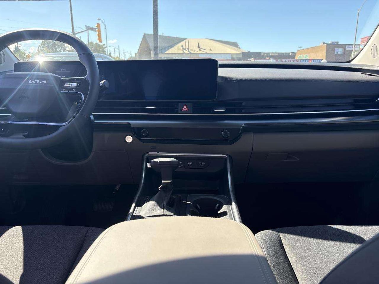 2027 Kia Carnival LX Photo