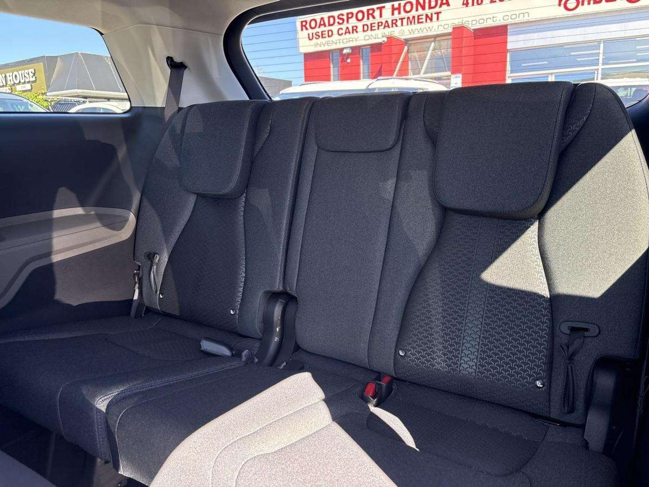 2027 Kia Carnival LX Photo