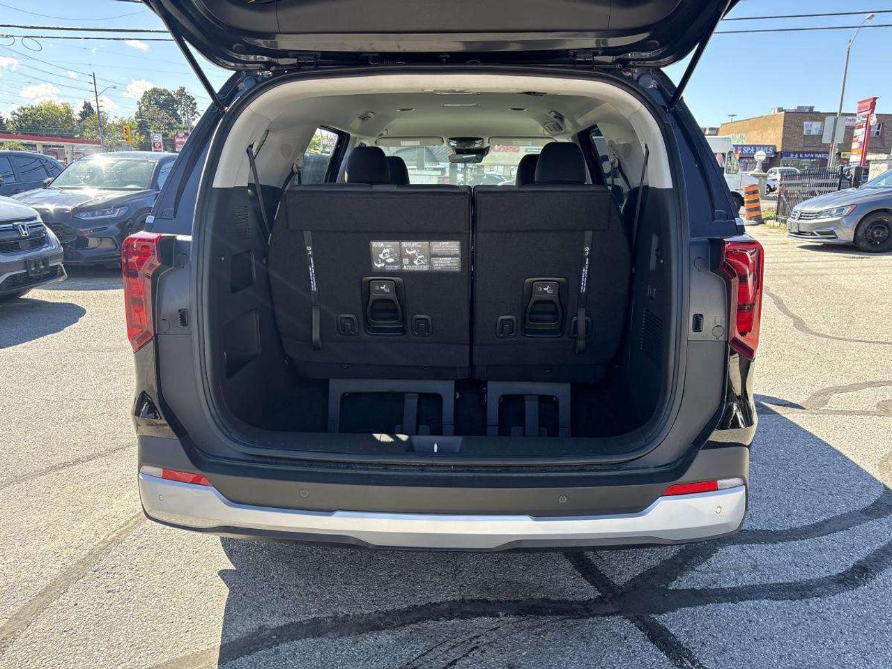 2027 Kia Carnival LX Photo