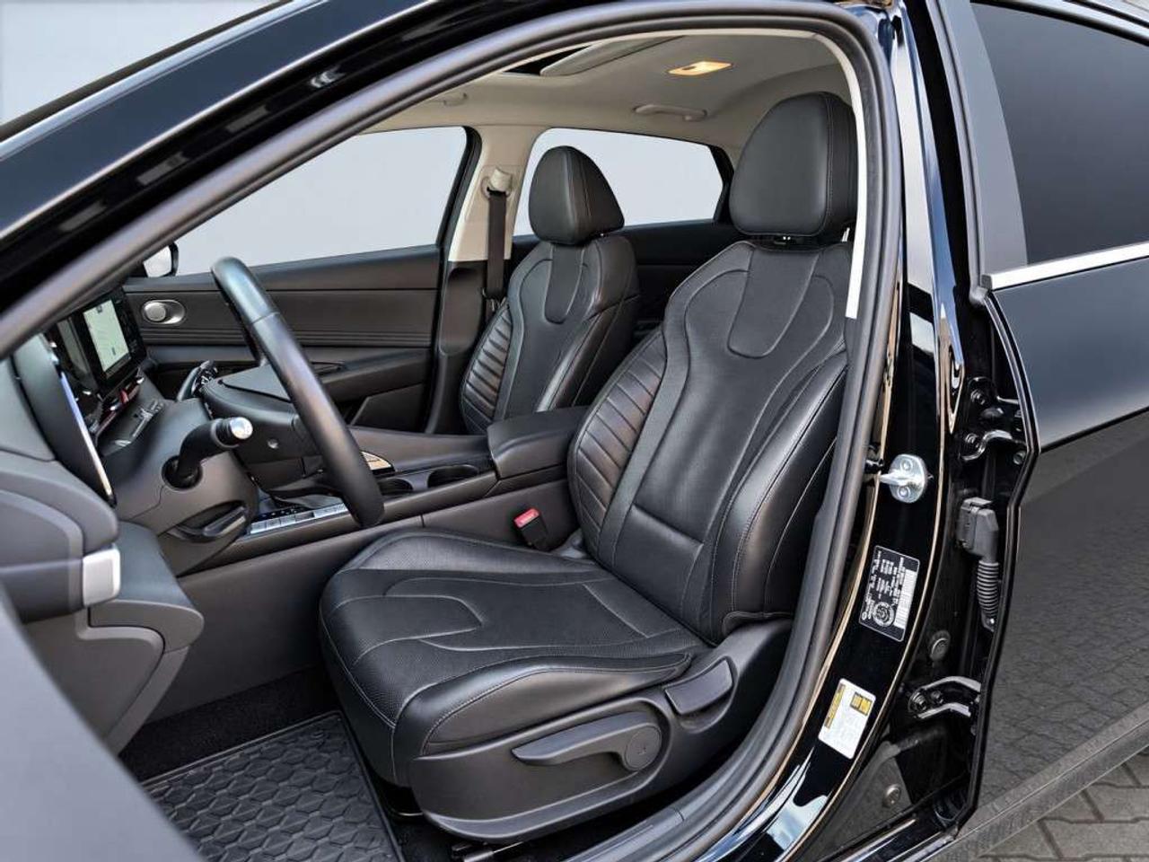 2023 Hyundai Elantra LUXURY HYBRID / NAVI / LEATHER / SUNROOF / VENTILATED SEATS / HEATED WHEEL / ADAPTIVE CRUISE Photo