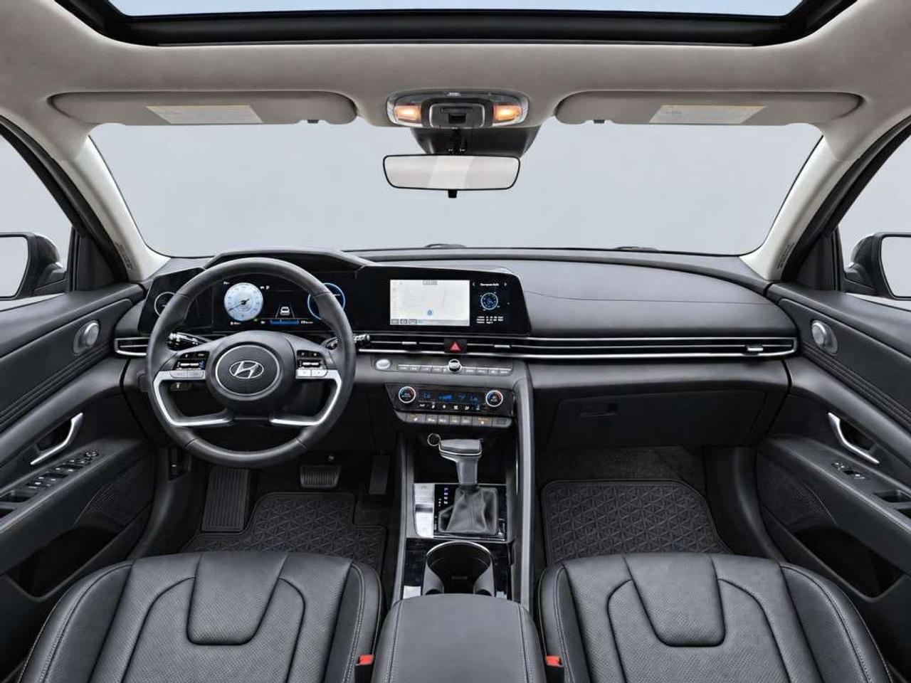 2023 Hyundai Elantra LUXURY HYBRID / NAVI / LEATHER / SUNROOF / VENTILATED SEATS / HEATED WHEEL / ADAPTIVE CRUISE Photo
