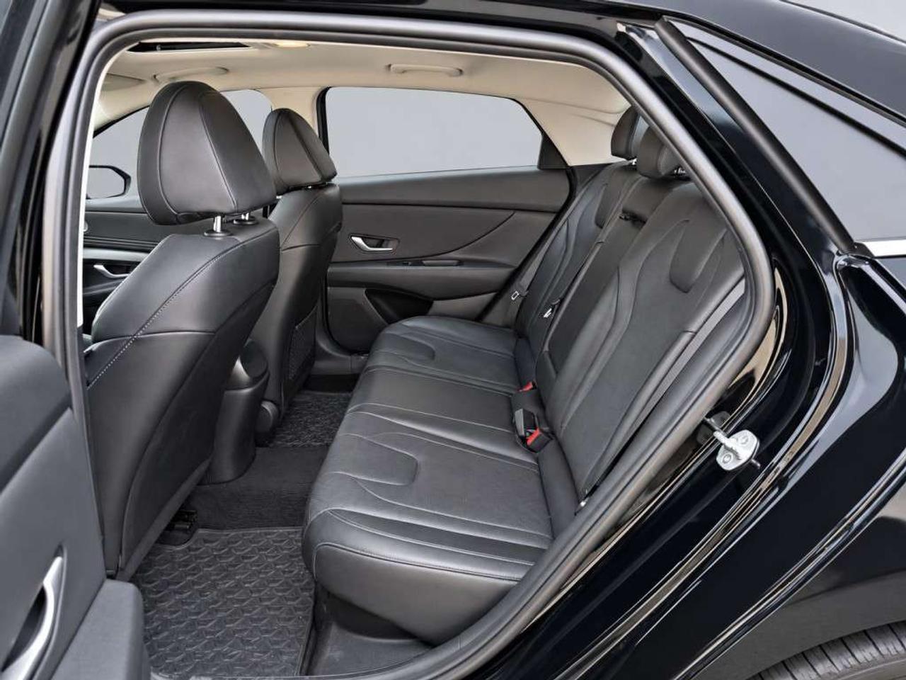 2023 Hyundai Elantra LUXURY HYBRID / NAVI / LEATHER / SUNROOF / VENTILATED SEATS / HEATED WHEEL / ADAPTIVE CRUISE Photo