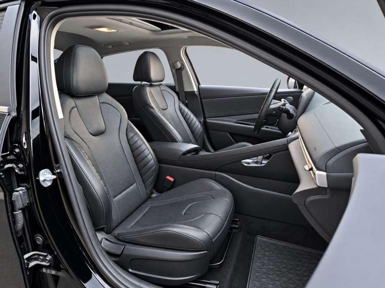 2023 Hyundai Elantra LUXURY HYBRID / NAVI / LEATHER / SUNROOF / VENTILATED SEATS / HEATED WHEEL / ADAPTIVE CRUISE Photo