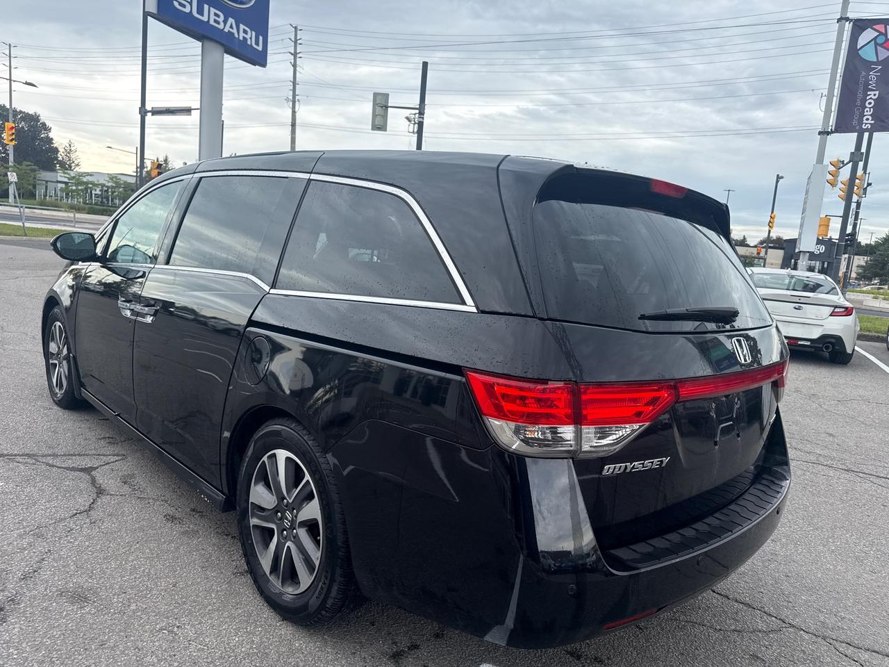 2016 Honda Odyssey Touring (A6) Passenger Van Photo4