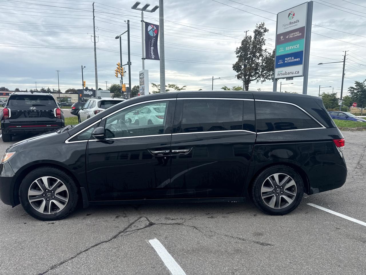 2016 Honda Odyssey Touring (A6) Passenger Van Photo