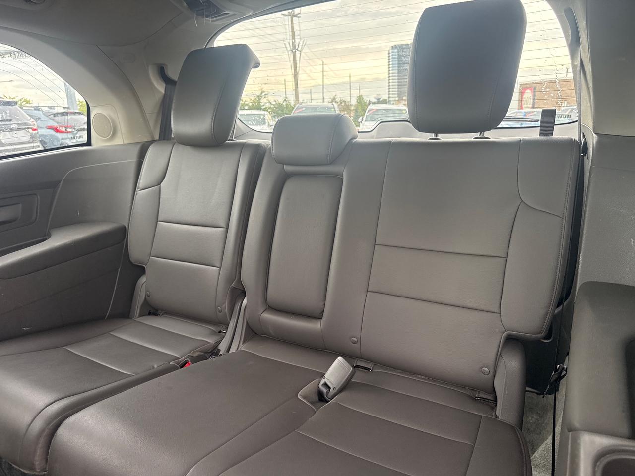 2016 Honda Odyssey Touring (A6) Passenger Van Photo