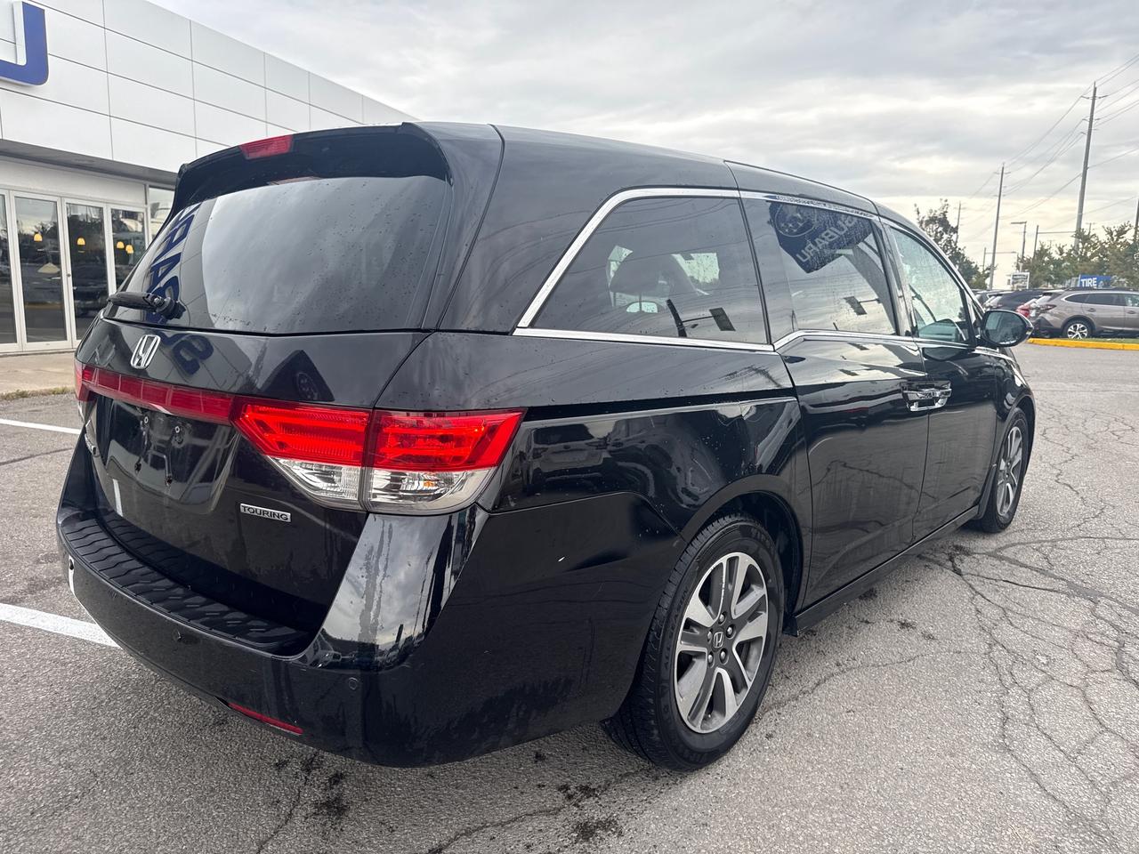 2016 Honda Odyssey Touring (A6) Passenger Van Photo