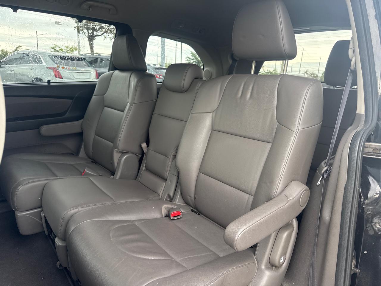 2016 Honda Odyssey Touring (A6) Passenger Van Photo