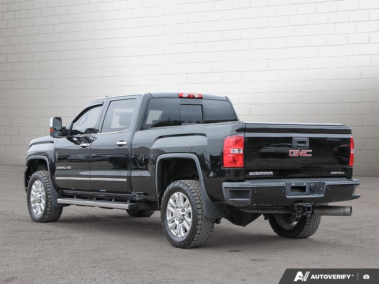 2016 GMC SIERRA 2500HD 4WD Crew Cab Standard Box Denali Photo