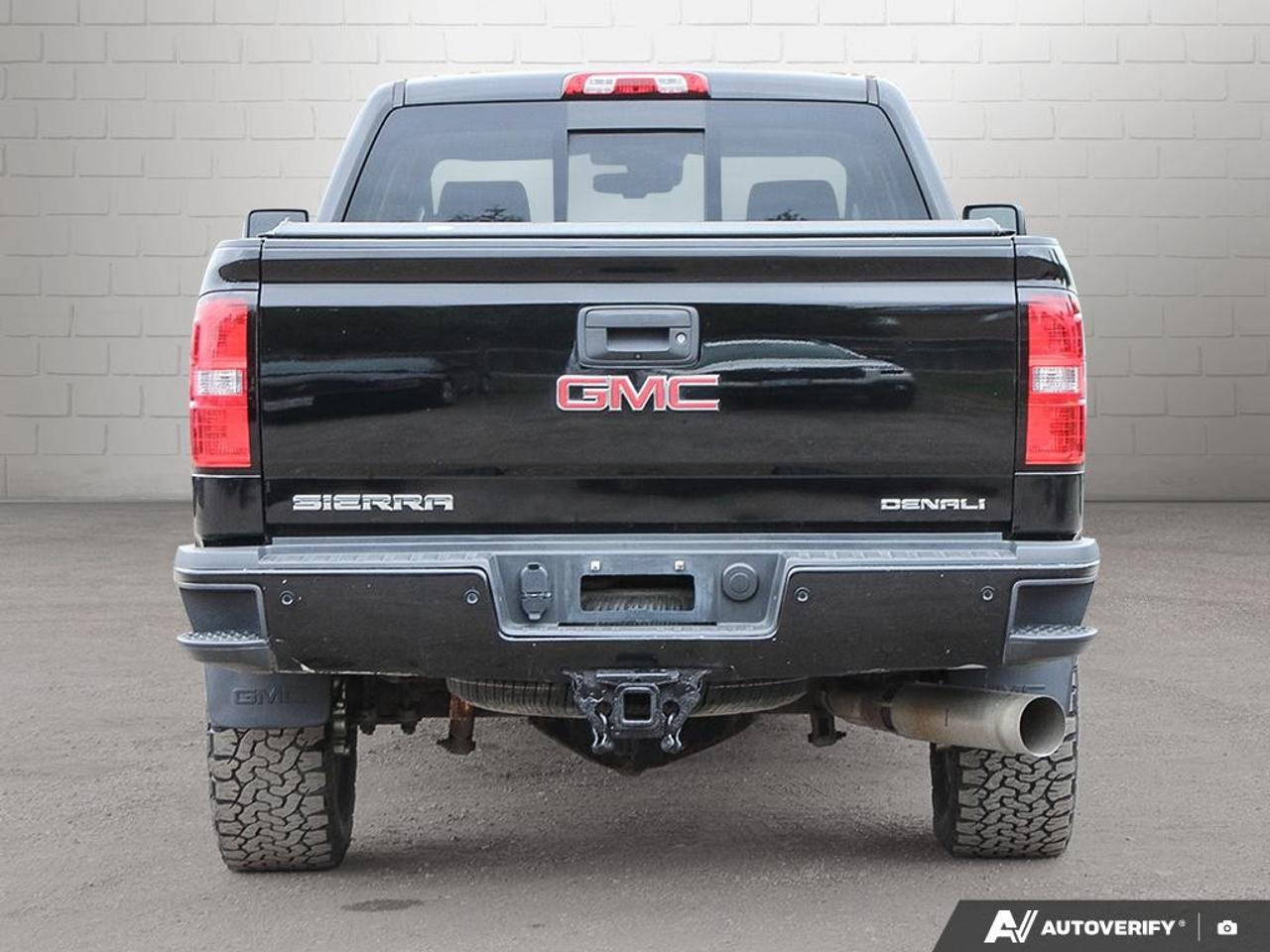 2016 GMC SIERRA 2500HD 4WD Crew Cab Standard Box Denali Photo