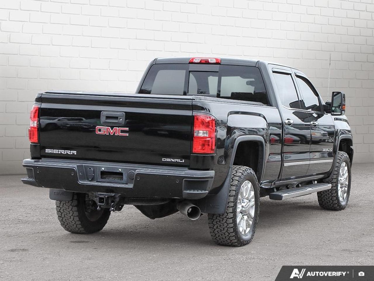 2016 GMC SIERRA 2500HD 4WD Crew Cab Standard Box Denali Photo