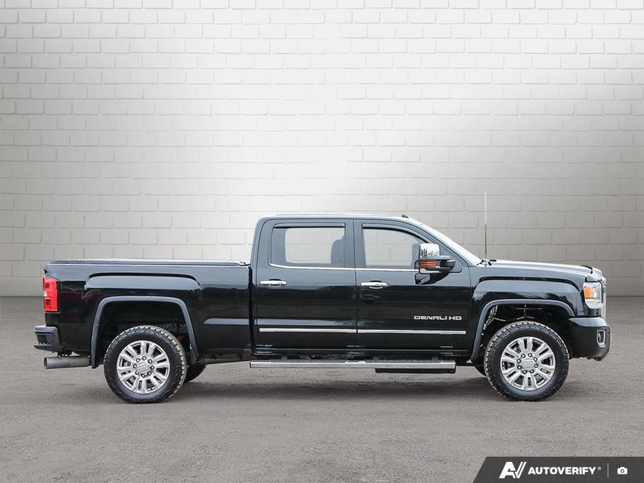 2016 GMC SIERRA 2500HD 4WD Crew Cab Standard Box Denali Photo