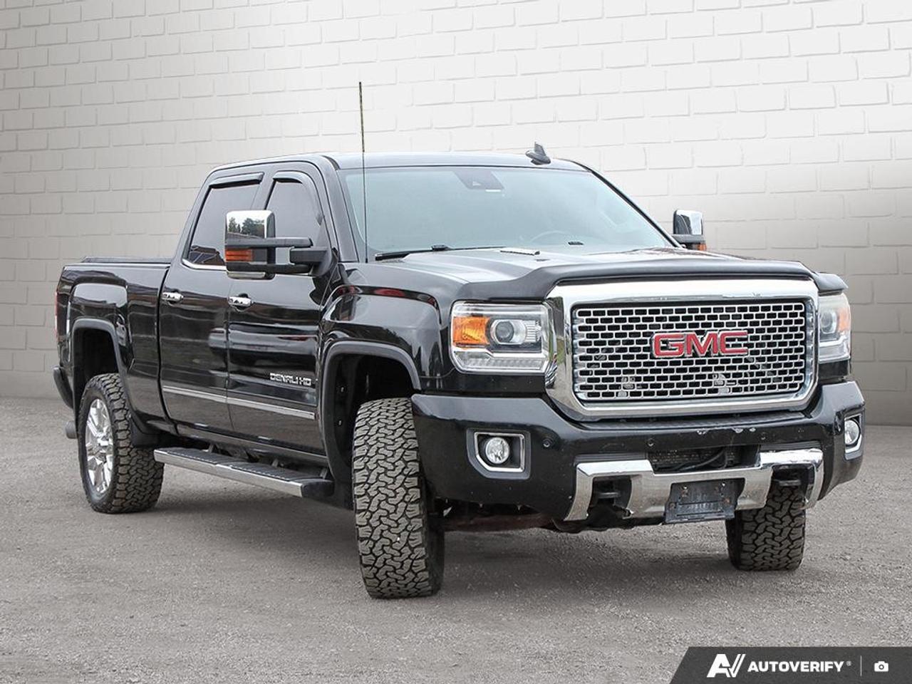 2016 GMC SIERRA 2500HD 4WD Crew Cab Standard Box Denali Photo