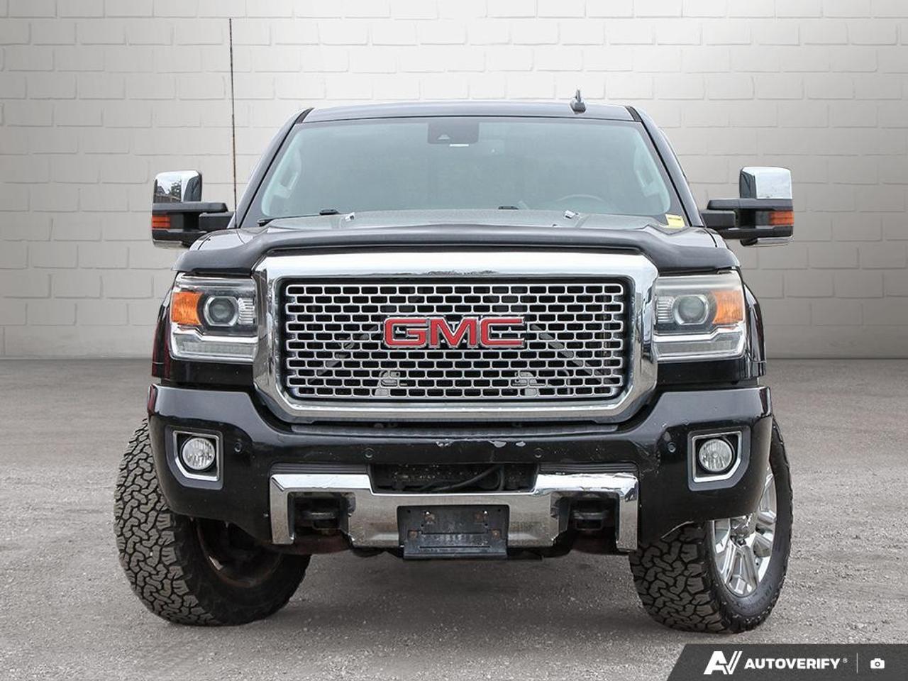 2016 GMC SIERRA 2500HD 4WD Crew Cab Standard Box Denali Photo