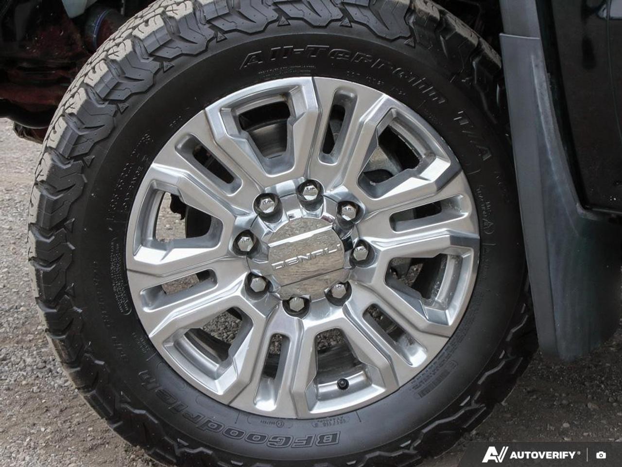 2016 GMC SIERRA 2500HD 4WD Crew Cab Standard Box Denali Photo