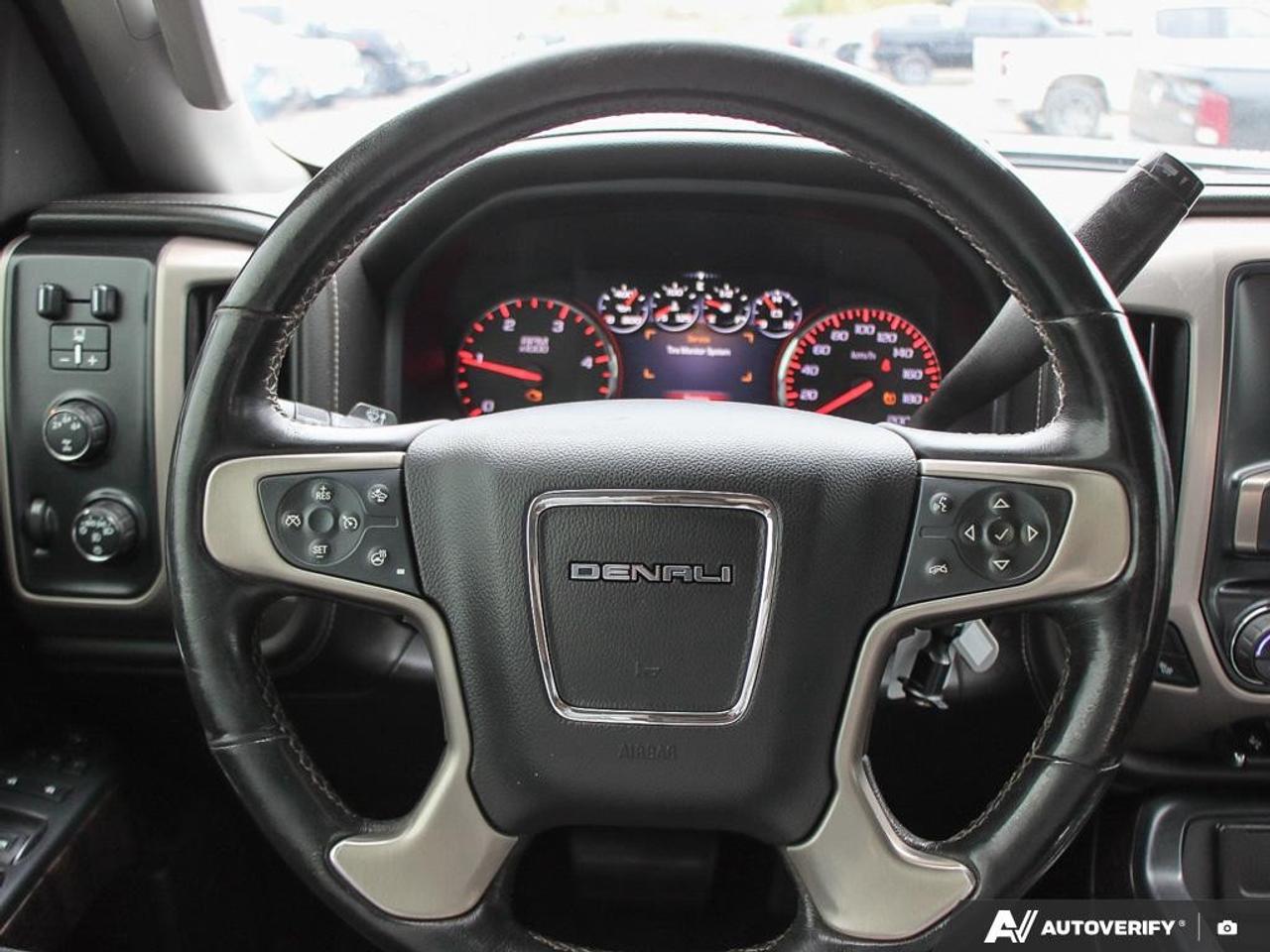 2016 GMC SIERRA 2500HD 4WD Crew Cab Standard Box Denali Photo