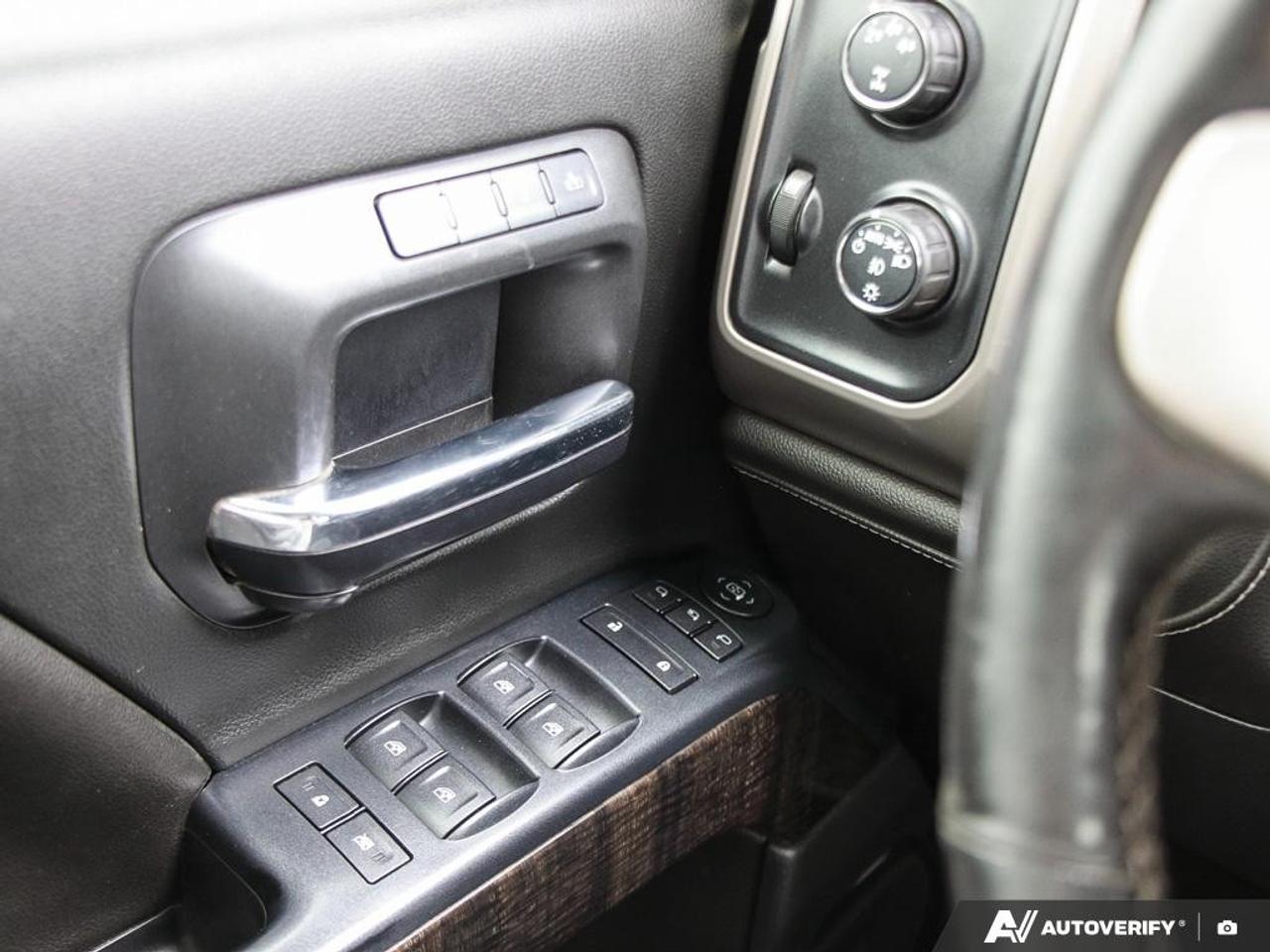 2016 GMC SIERRA 2500HD 4WD Crew Cab Standard Box Denali Photo