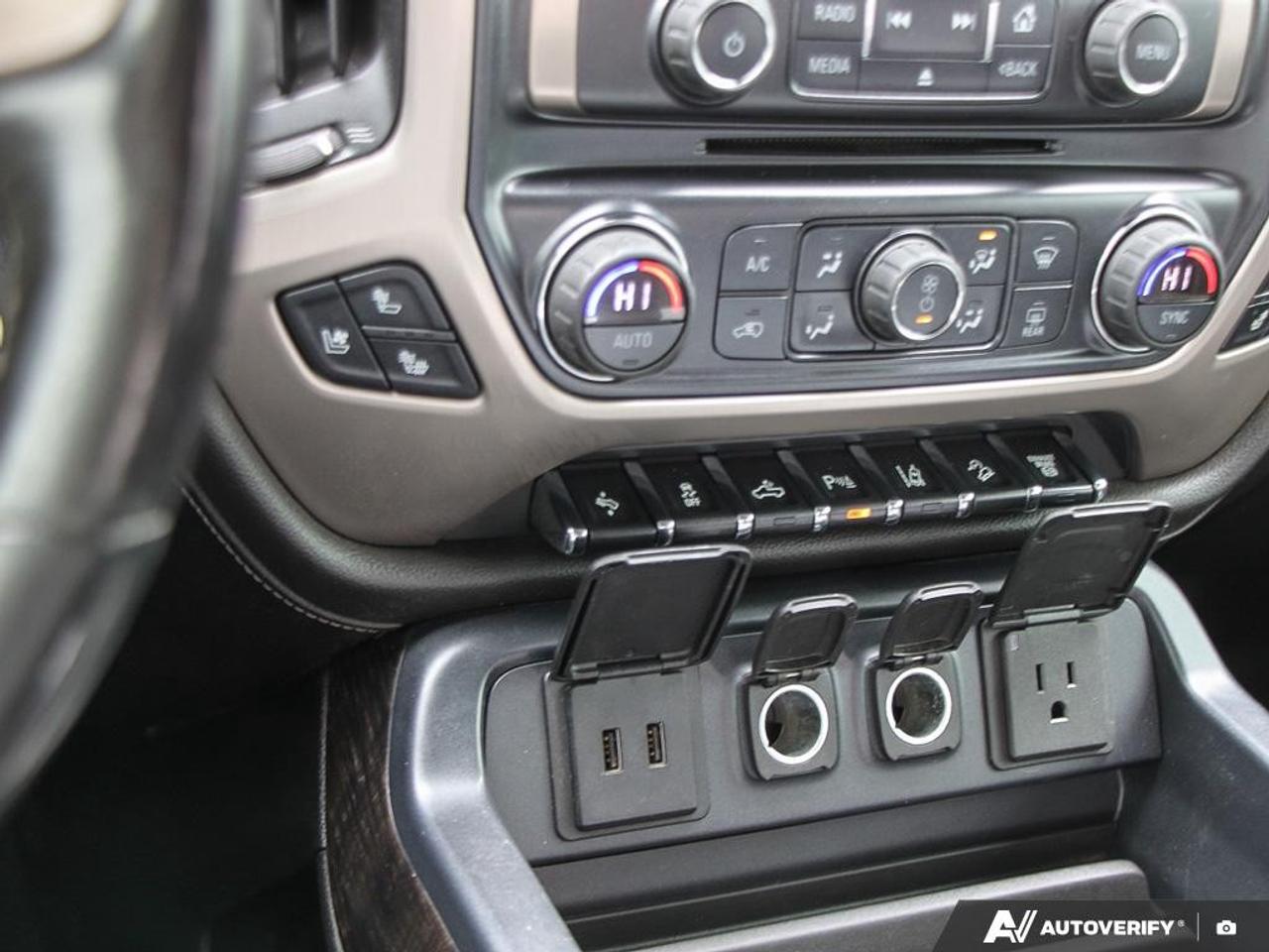 2016 GMC SIERRA 2500HD 4WD Crew Cab Standard Box Denali Photo