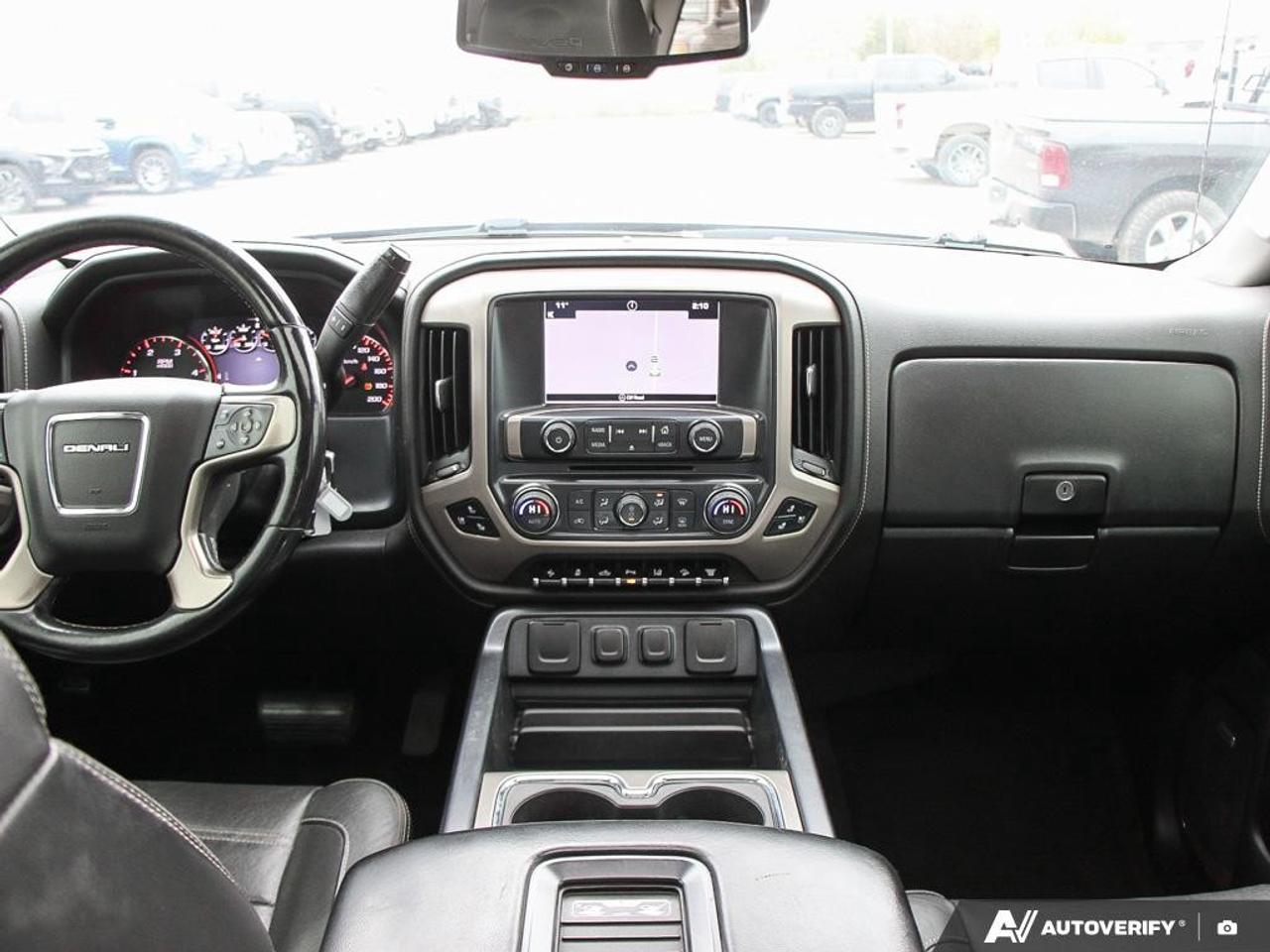 2016 GMC SIERRA 2500HD 4WD Crew Cab Standard Box Denali Photo