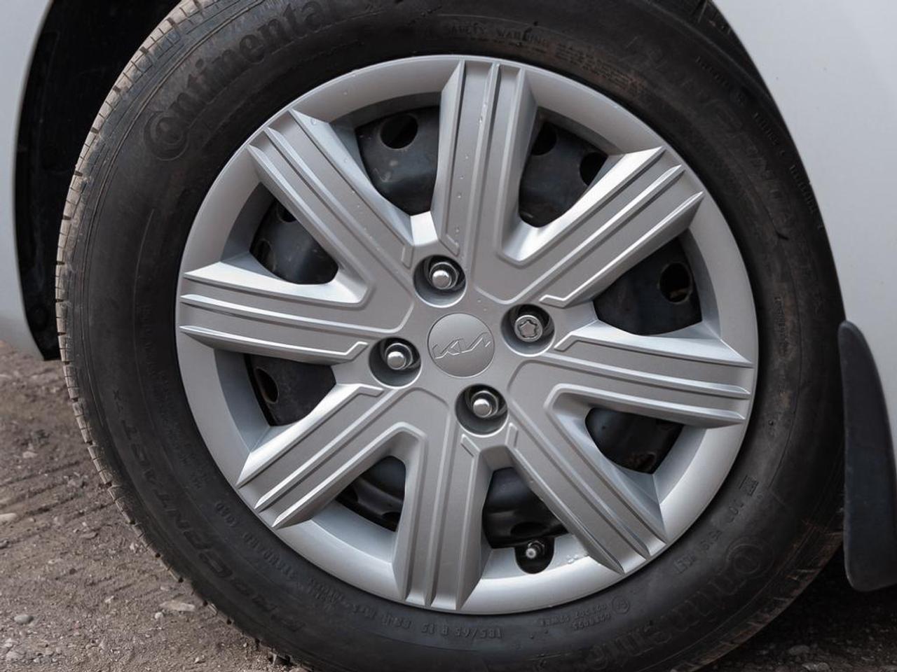 2023 Kia Rio 5-door  Photo