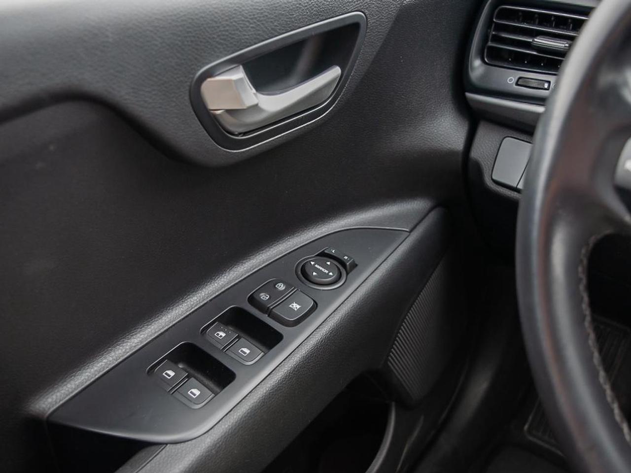 2023 Kia Rio 5-door  Photo