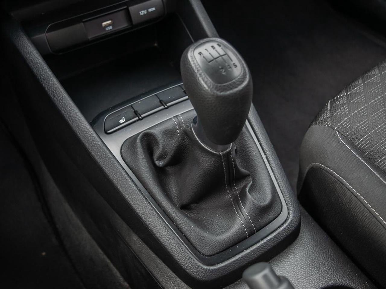 2023 Kia Rio 5-door  Photo