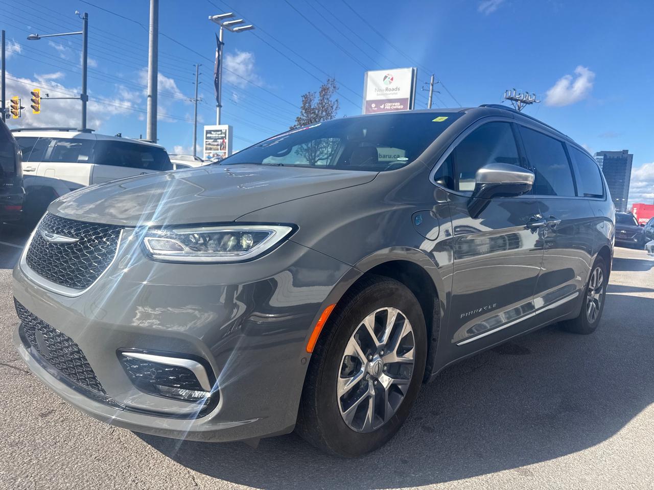 2023 Chrysler Pacifica Hybrid Pinnacle Passenger Van Photo