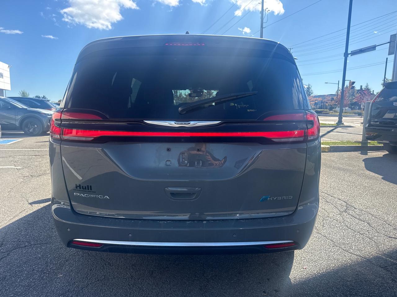 2023 Chrysler Pacifica Hybrid Pinnacle Passenger Van Photo