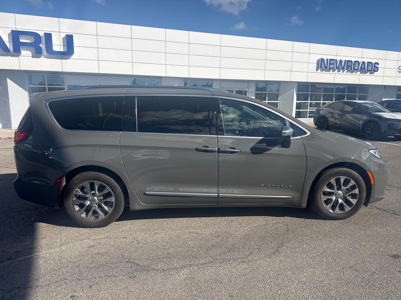 2023 Chrysler Pacifica Hybrid Pinnacle Passenger Van Photo