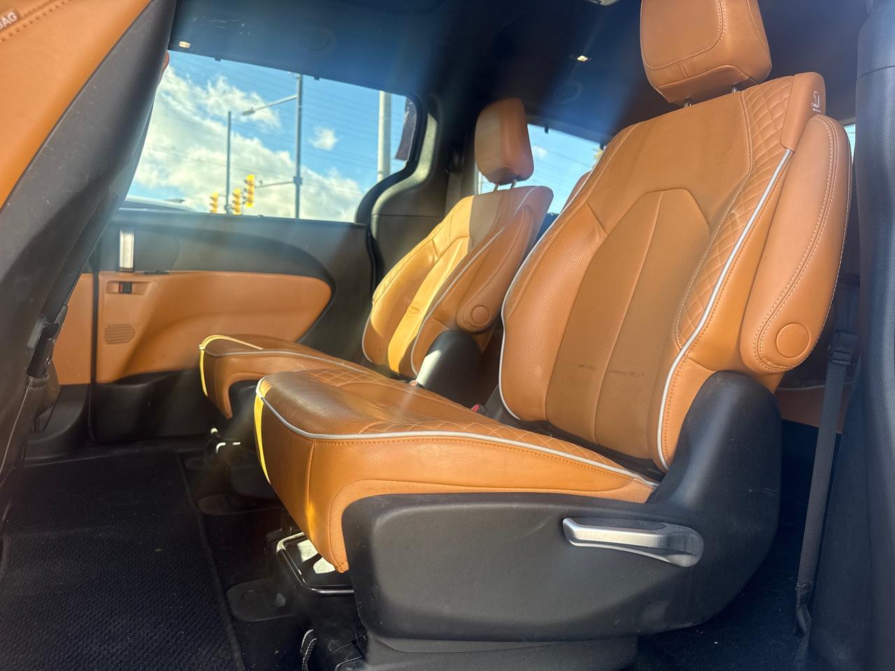 2023 Chrysler Pacifica Hybrid Pinnacle Passenger Van Photo