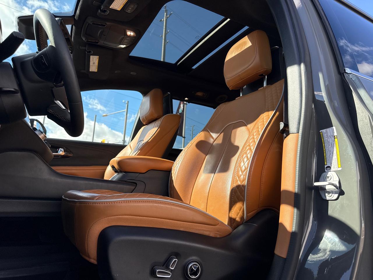 2023 Chrysler Pacifica Hybrid Pinnacle Passenger Van Photo