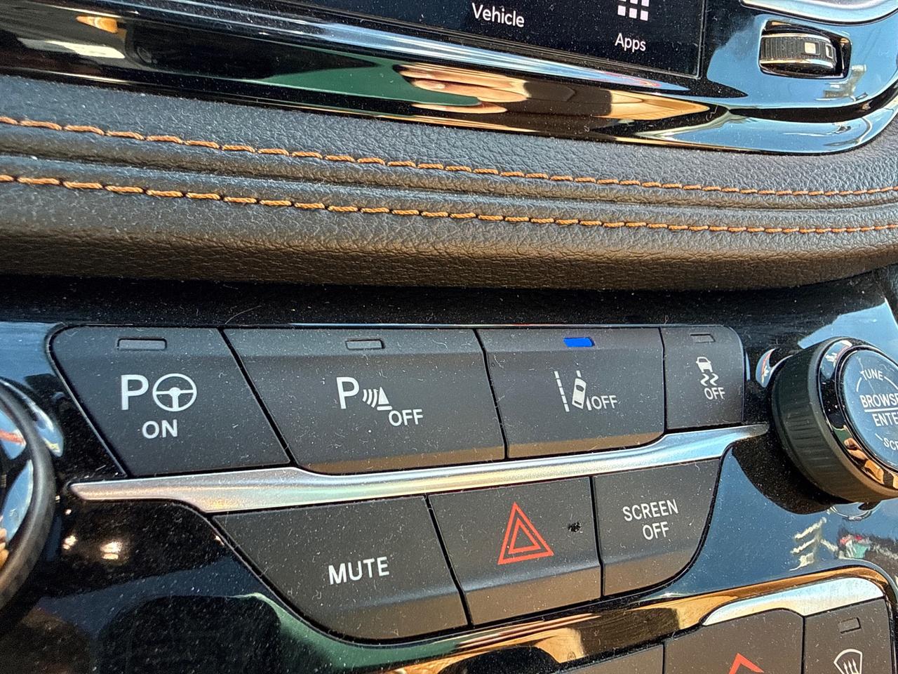 2023 Chrysler Pacifica Hybrid Pinnacle Passenger Van Photo