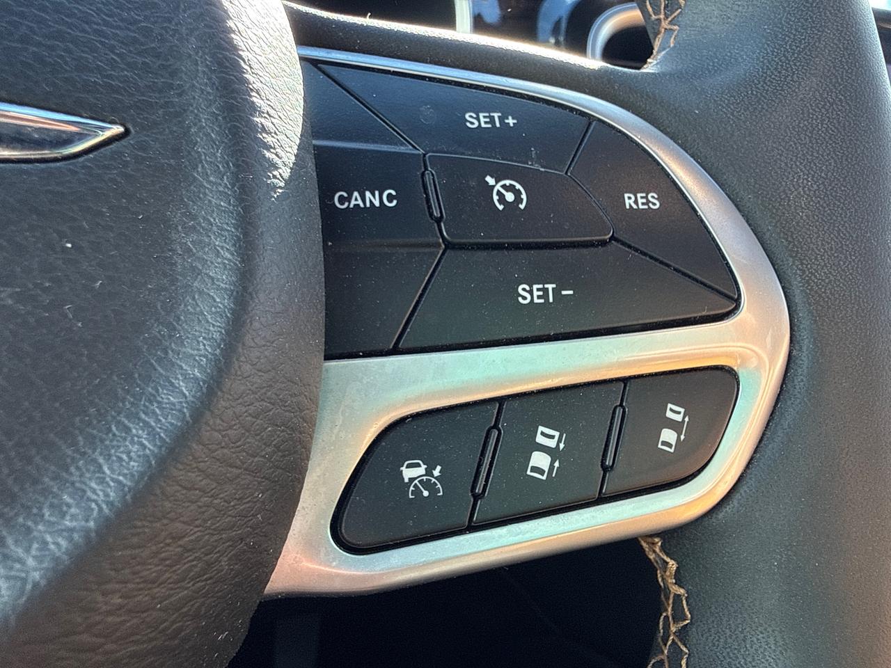 2023 Chrysler Pacifica Hybrid Pinnacle Passenger Van Photo